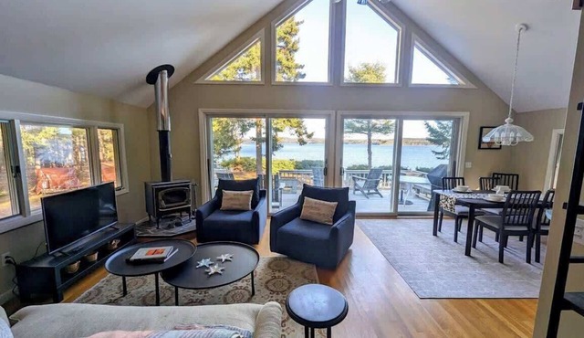 Oceanfront Cottage with Fire Pit & Stunning Views, beach access!