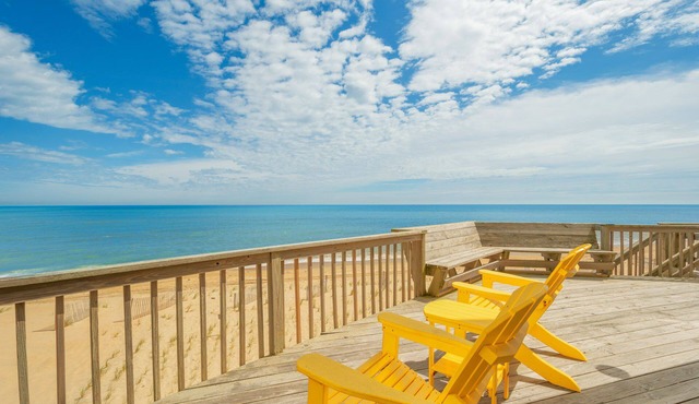 Oceanfront Dog Friendly w/Hot Tub, Theater, Community Pool & Tennis/Pickleball in Avon