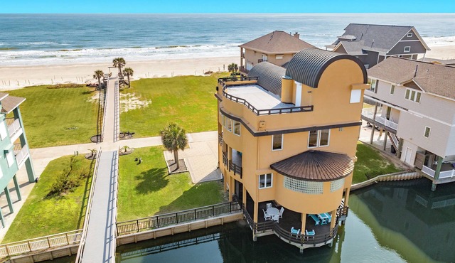 Oceanfront! Elevator, Unobstructed Beach Views! in Galveston