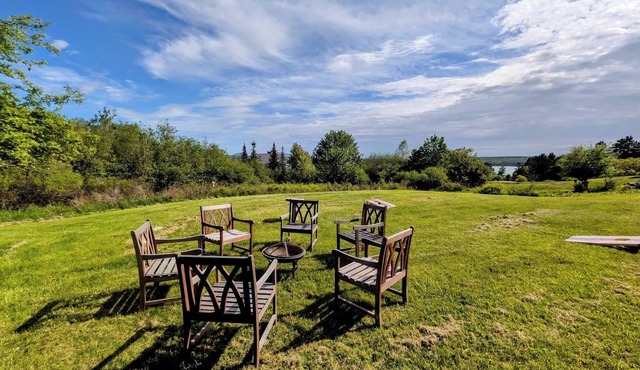 Oceanfront Gem: Walk to Beach & Mountain Views