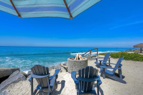 Oceanfront Getaway, Private Beach, Fire Pit, 5BR in Oceanside