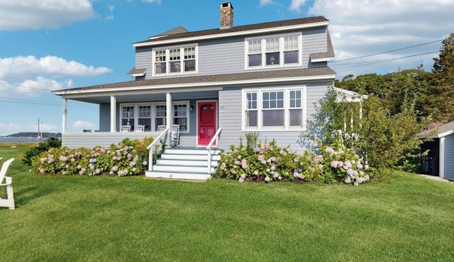 Oceanfront home incredible ocean views, deck & location