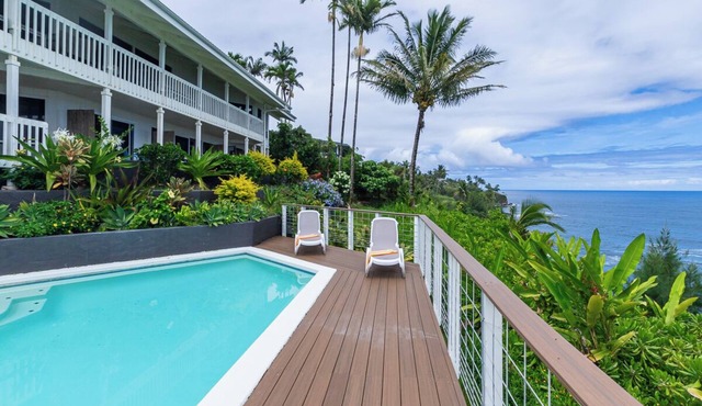 Oceanfront in Hilo Hale Kai Suites Bamboo Room - King Bed, Private Bathroom in Hilo