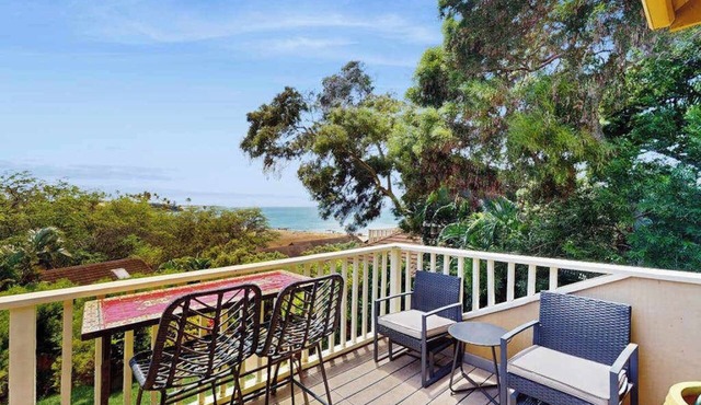 Oceanfront Molokai Condo with Lanai, Pool & Beach Access