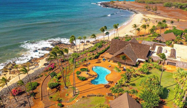 Oceanfront Molokai Escape Near Beach with Lanai, Pool & W/D