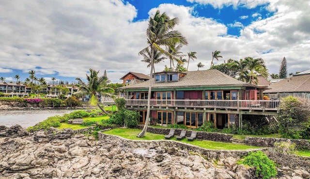 Oceanfront Villa Turtle Cove Villa, Napili. Spectacular views. 5BR Sleeps 10 A/C in Lahaina