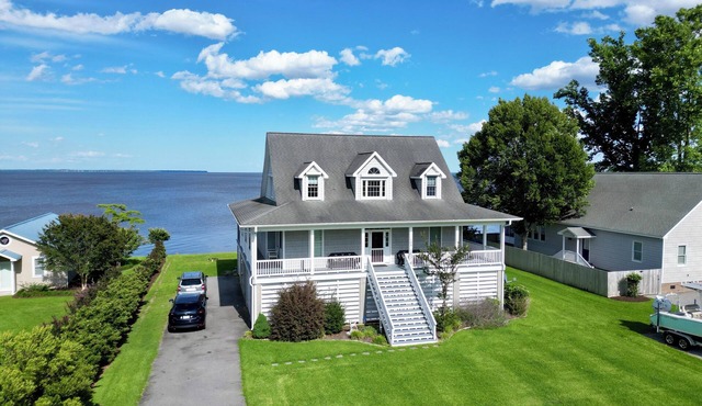 One of a Kind House on the Albemarle Sound - Large Sunrise Porch
