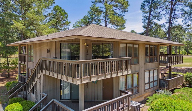 Par at Foxfire- Pool, Steps away from Golf Course!