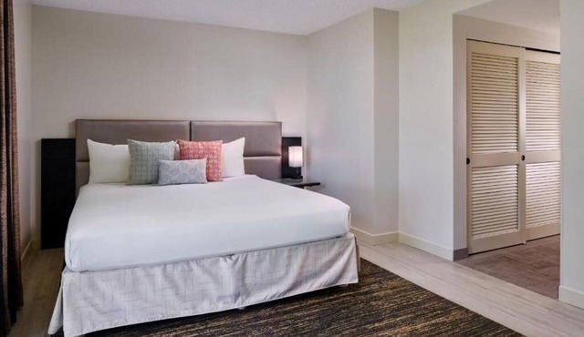 Park View King | Kaimana Beach Hotel | Views of Lush Kapiolani Park