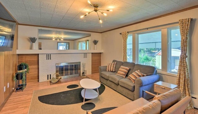Parkstrip Place, Pet Friendly Downtown Home by RedAwning