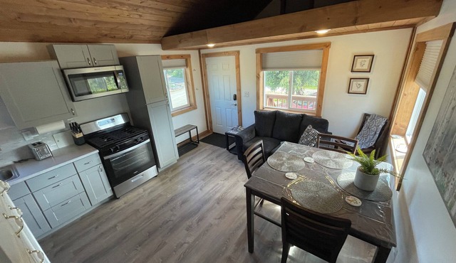 Peaceful Acres Cabin 6 - Birch Hideaway