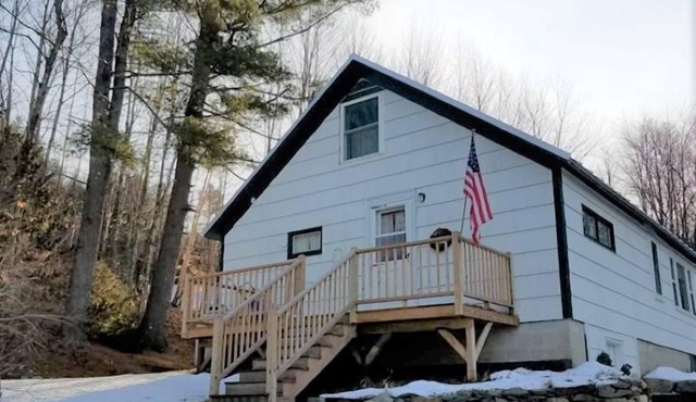 Peaceful, Cozy Getaway - Near Skiing, fishing, snowmobiling, ATV, UMF, FMH