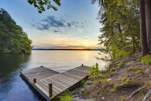 Peaceful Lakefront Maine Cabin w/Sunset Views in Vassalboro