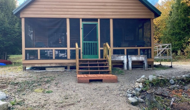Peaceful Off Grid cabin on Eskatassis pond that is perfect for relaxing stays. in Lowell