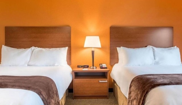 Peaceful Stay by Ives Grove Golf Course | Affordable Room w/Kitchenette in Mount Pleasant