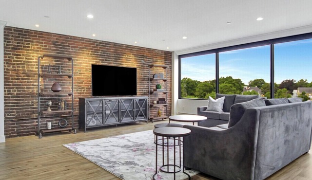 Penthouse 1-bedroom corporate apartment in Downtown Waterville!