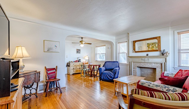 Perfect Cleveland 3BR House Westside Suburb Close to Everything Pet Friendly
