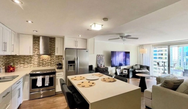 Perfect Ocean view 2-bedroom condo that’s centrally located near Ala Moana beach