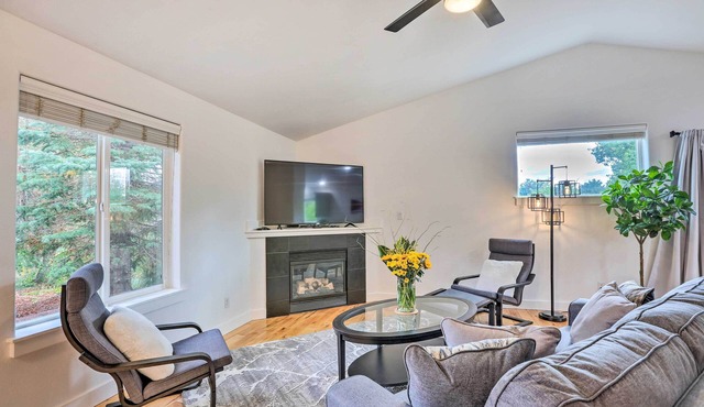 Pet-Friendly Bend Home w/Hot Tub & Patio! in Bend