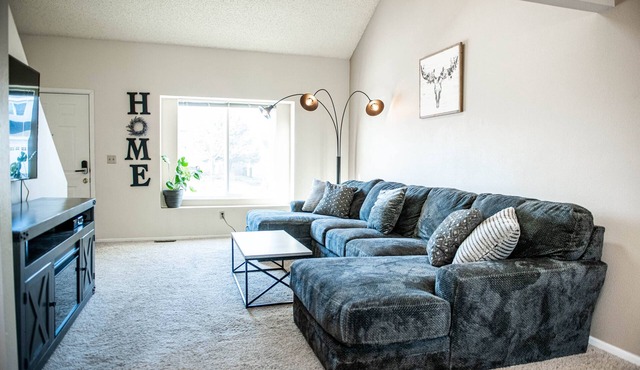 PET FRIENDLY: COZY GETAWAY, CENTRALLY LOCATED