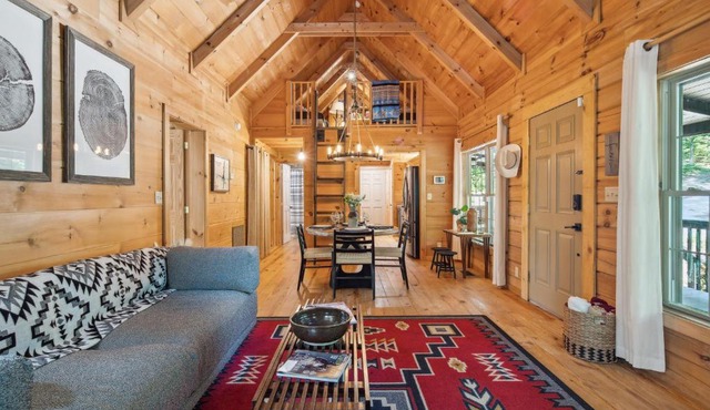 Pet-Friendly Lake Lure Cabin w/Outdoor Oasis!