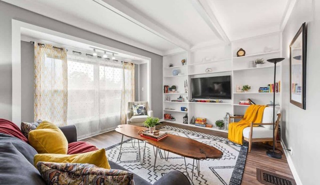 Pet-Friendly - Sleeps 6 - 10 Min to Airport