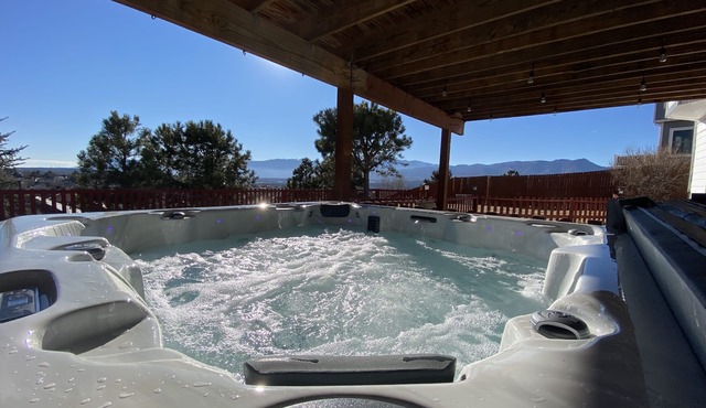 ✔Pets✔ ♕King Bed/Bath/Kitchen ♨Hot Tub♨ w views 🏞