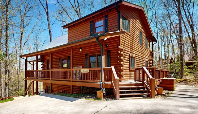 Picturesque log cabin in Aska adventure area w/access to Lake Blue Ridge