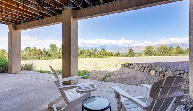 'Pikes Peak Retreat' Condo with Stunning Views