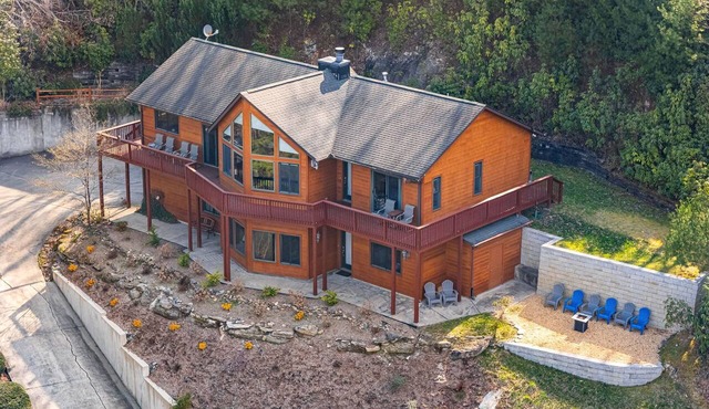 Pisgah View Cabin - Year round Mountain View - Convenient location