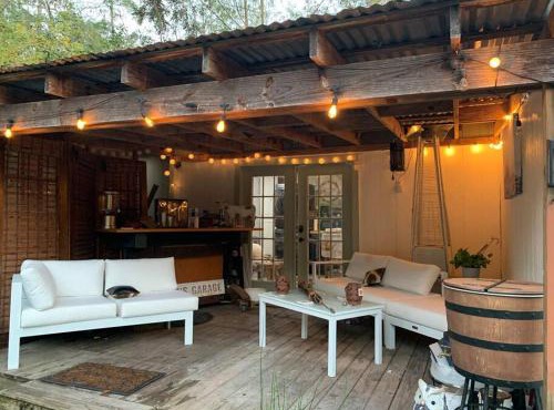 Plenty Parking for Boat ,RV, Trailers w Cars Cozy 2 BDRM COTTAGE
