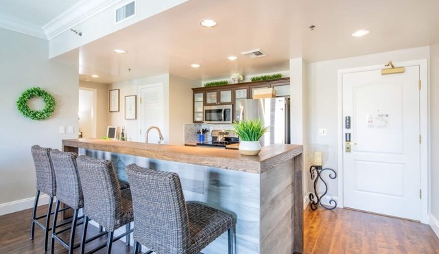 Plush 2-Bed 2-Bath Condo Suite with Amazing Views!