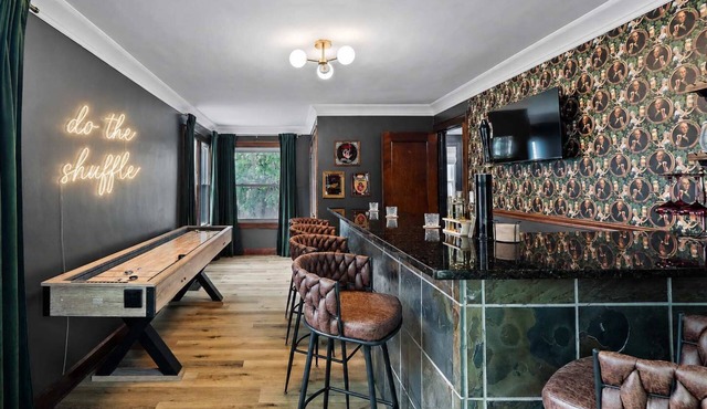 Poker-Bar-Shuffleboard-Firepit-Walkable-Sleeps 10
