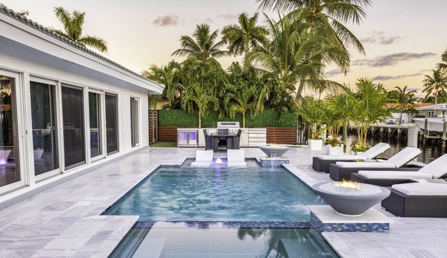 Pompano Beachhouse Luxury Waterfront Gem ~ Swimming Pool/Spa ~ Games! in Pompano Beach