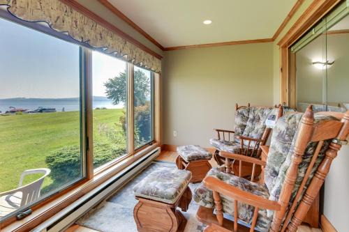 Pool Access: Waterfront Lake Memphremagog Condo! in Newport