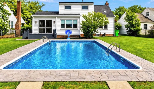 Pool - Hot Tub - Sleeps 10 - Near Cleveland