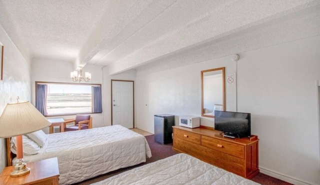 Practical 4-Room Stay w/2 Queen Beds – Ideal Osborne Trip Spot in Osborne County