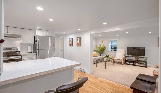 Prestigious 2 Bedrooms 2 Baths in West Point Grey in Vancouver