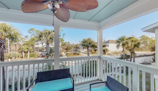 Pretty townhome with pools & hot tub - less than half-mile to beach