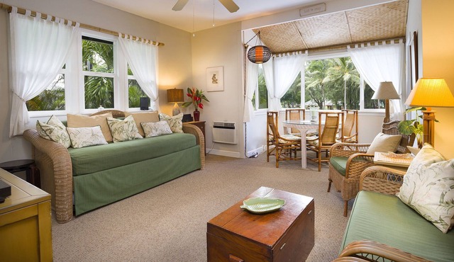 Prime Location Across from Kailua Beach Park w/AC!!