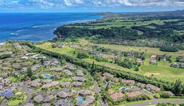 Princeville Duplex with Fast WiFi, AC, 2 Balconies & Pool