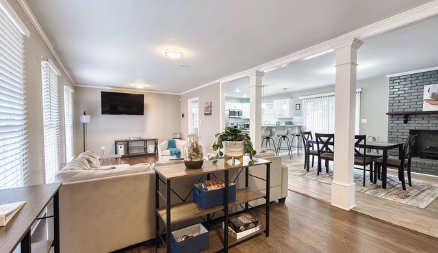 Private 3BR Atlanta Retreat, Near Emory & CHOA, Pet-Friendly, Full Kitchen
