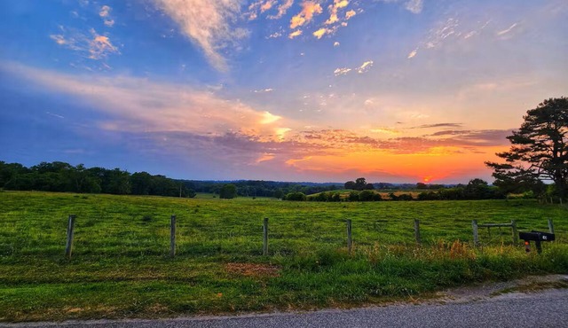 Private Barndominium Style Lodge on 40 Acres/Pets/Fire Pit/River Access
