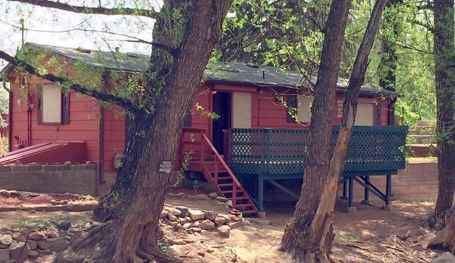 Private CREEKSIDE CABIN! Near Garden of the Gods and Pikes Peak. Pet/420 OK!