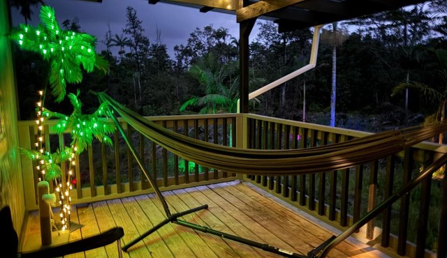 Private jungle retreat with AC and WiFi near Volcano