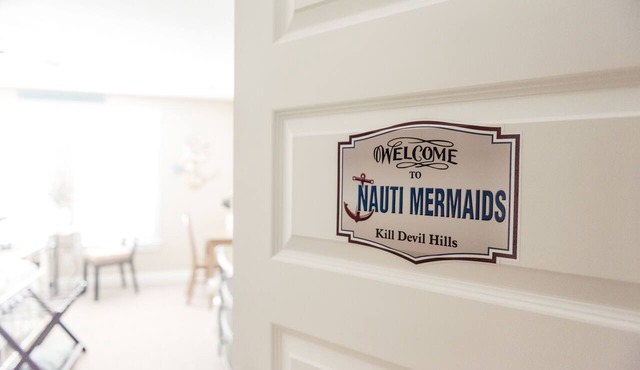 PRIVATE King Suite, POOL, outdoor shower,coffee bar,fridge,microwave, beach in Kill Devil Hills