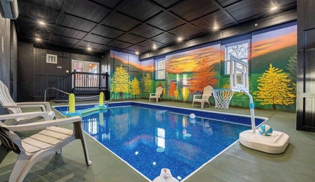 Private Pool-8 bedroom Luxury Cabin w/Arcade Room