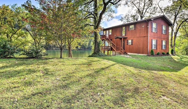 Private Riverfront Home on the White River! in Norfork