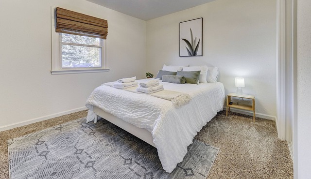 Private Room l Shared Executive Travel Home l Near Hospitals & SO MUCH MORE!