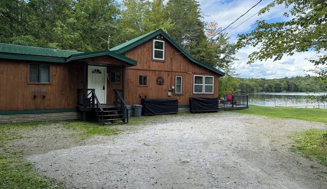 Private & secluded waterfront cabin on 5 acres 3 bedroom 1 bath amazing views